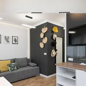 https://something-chic-ii.krakowhotelspoland.com
